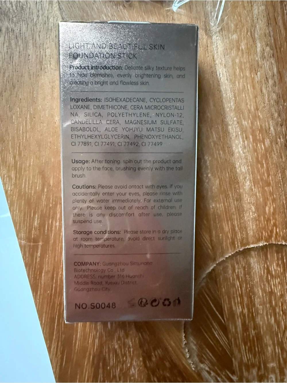 Korean Dual-Ended Foundation Stick in Light Sand Shade